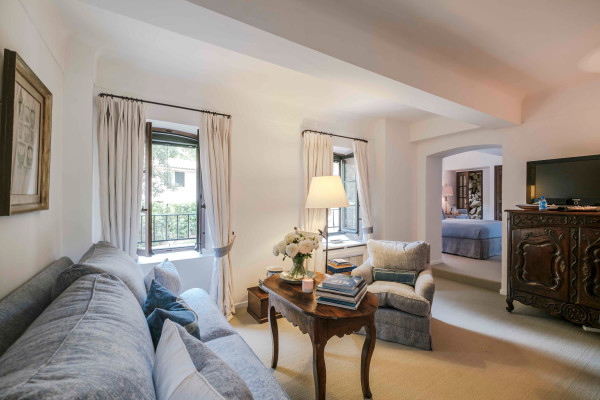 villa in Mougins : Rent this magnificent 6 bedroom domaine located in a magical setting with a Tennis court - Photo 46