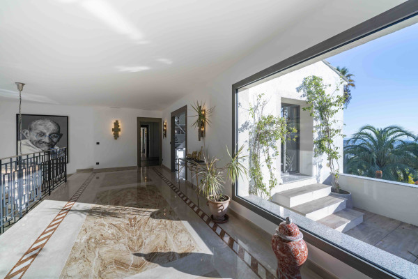 villa in Saint-Paul-de-Vence : Rent this lovely house in Saint Paul de Vence with a gorgeous view and all amenities you need to have a lovely stay. - Photo 2