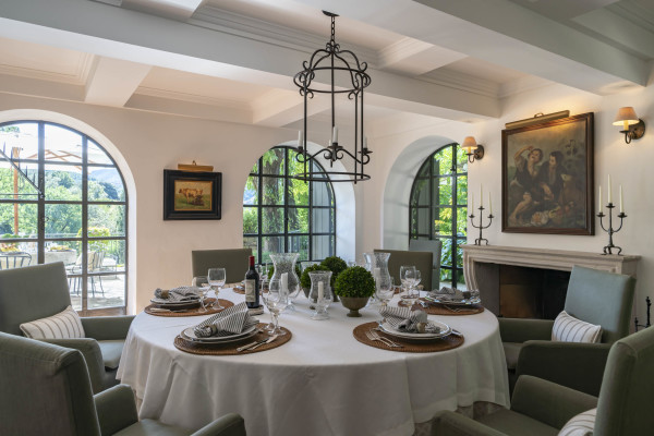 villa in Mougins : Rent this magnificent 6 bedroom domaine located in a magical setting with a Tennis court - Photo 19
