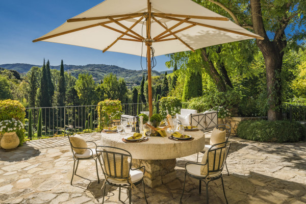 villa in Mougins : Rent this magnificent 6 bedroom domaine located in a magical setting with a Tennis court - Photo 7
