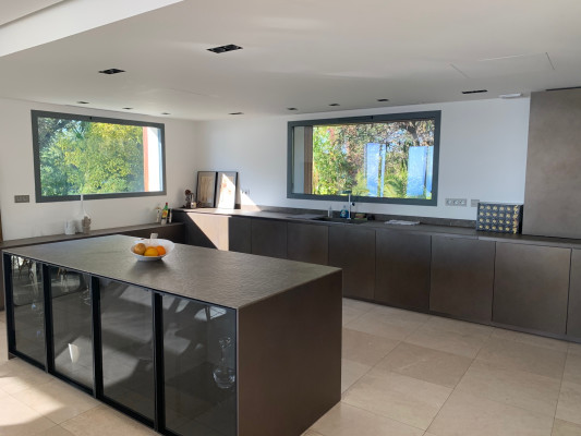 villa in Cannes : Rent Ultra Modern 7 bedroom villa overlooking the Islands off Cannes with easy access into the Croisette - Photo 2