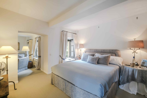villa in Mougins : Rent this magnificent 6 bedroom domaine located in a magical setting with a Tennis court - Photo 48