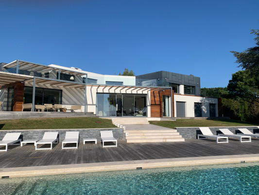 villa in Cannes : Rent Ultra Modern 7 bedroom villa overlooking the Islands off Cannes with easy access into the Croisette - Photo 0