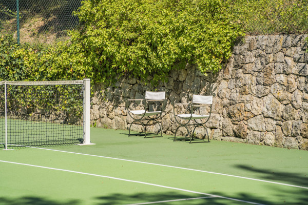 villa in Mougins : Rent this magnificent 6 bedroom domaine located in a magical setting with a Tennis court - Photo 76