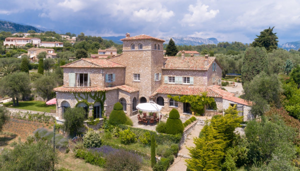 villa in Châteauneuf-Grasse : Rent magnificent villa with a breathtaking view over the French Riviera - Photo 26