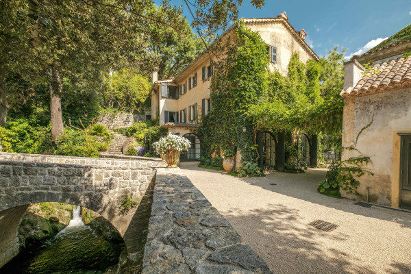 villa in Mougins : Rent this magnificent 6 bedroom domaine located in a magical setting with a Tennis court - Photo 13