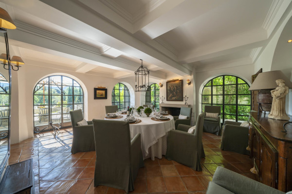 villa in Mougins : Rent this magnificent 6 bedroom domaine located in a magical setting with a Tennis court - Photo 20