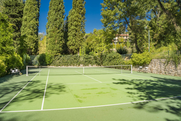 villa in Mougins : Rent this magnificent 6 bedroom domaine located in a magical setting with a Tennis court - Photo 75