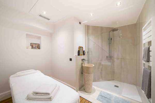 villa in Saint-Paul-de-Vence : Rent this lovely house in Saint Paul de Vence with a gorgeous view and all amenities you need to have a lovely stay. - Photo 30