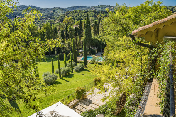 villa in Mougins : Rent this magnificent 6 bedroom domaine located in a magical setting with a Tennis court - Photo 39