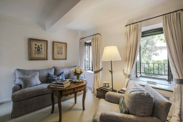 villa in Mougins : Rent this magnificent 6 bedroom domaine located in a magical setting with a Tennis court - Photo 47