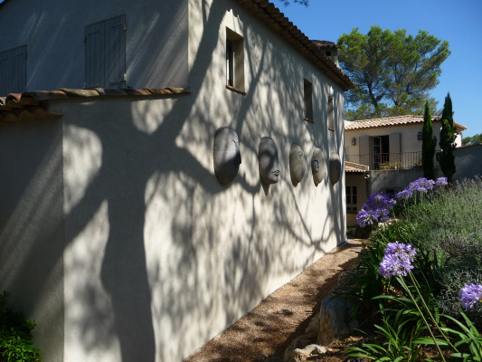 villa in Mougins : Rent this lovely Bastide in Mougins with 6 bedrooms and a tennis court. - Photo 39
