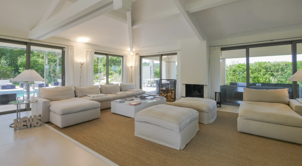 villa in St Tropez : Rent this contemporary villa located just a few minutes from the famous beach 'les Salins' which can accommodate up to 10 guests. - Photo 5