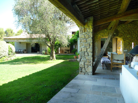 villa in Mougins : Rent this lovely Bastide in Mougins with 6 bedrooms and a tennis court. - Photo 41