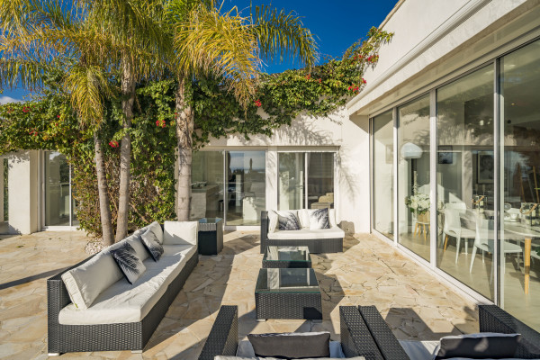 villa in Cannes : Rent this 6 bedroom villa with a gorgeous sea view. - Photo 21