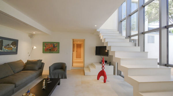 villa in St Tropez : Rent this contemporary villa located just a few minutes from the famous beach 'les Salins' which can accommodate up to 10 guests. - Photo 12
