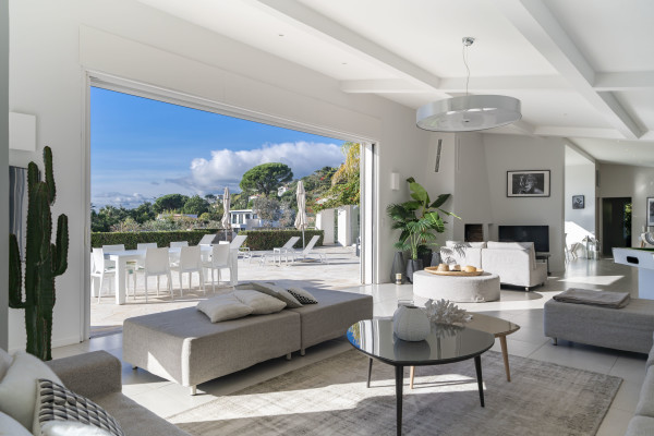 villa in Cannes : Rent this 6 bedroom villa with a gorgeous sea view. - Photo 3