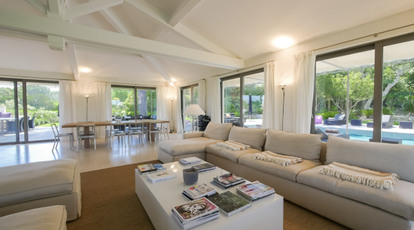 villa in St Tropez : Rent this contemporary villa located just a few minutes from the famous beach 'les Salins' which can accommodate up to 10 guests. - Photo 6