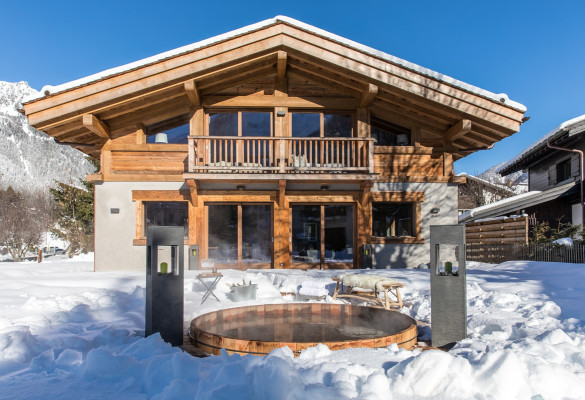 villa in Chamonix : Rent superb chalet in Chamonix with hot tub and cinema room - Photo 0