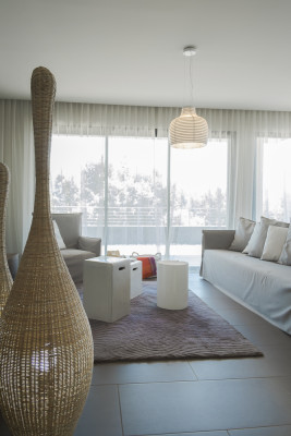 villa in  : Rent this contemporary villa with direct access to the beach, pétanque court, helipad. - Photo 10