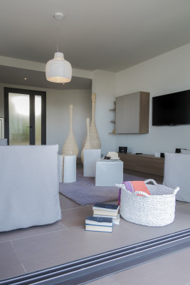 villa in  : Rent this contemporary villa with direct access to the beach, pétanque court, helipad. - Photo 14