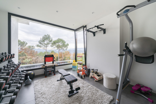 villa in Mougins : Rent this brand new villa located up to the hill in Mouans Sartoux with 5 bedrooms. - Photo 17