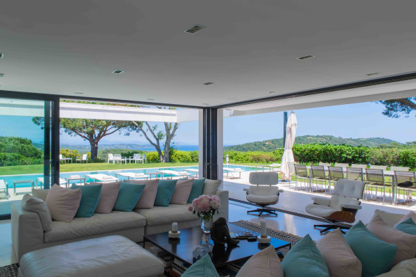 villa in St Tropez : Rent wonderful contemporary villa with sea view in Ramatuelle - Photo 2