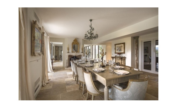 villa in Mougins : Rent wonderful 5 bedroom villa walking distance to Mougins Village - Photo 2