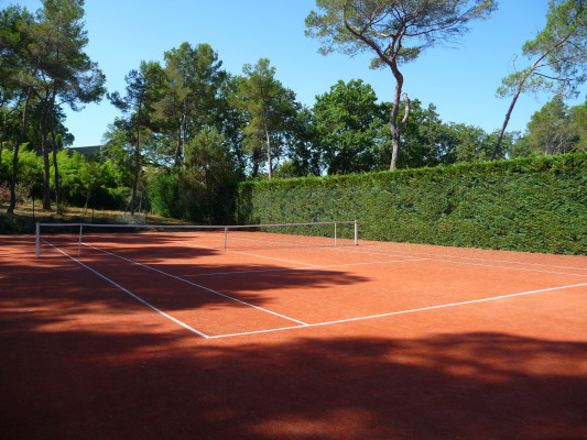 villa in Mougins : Rent this lovely Bastide in Mougins with 6 bedrooms and a tennis court. - Photo 3