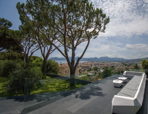 villa in Cannes : Rent this brand new renovated villa up to the hill in La Croix des Gardes - Photo 10