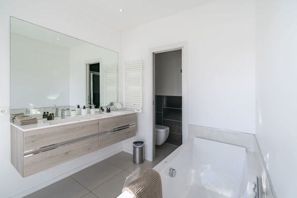 villa in Cannes : Rent this 6 bedroom villa with a gorgeous sea view. - Photo 12