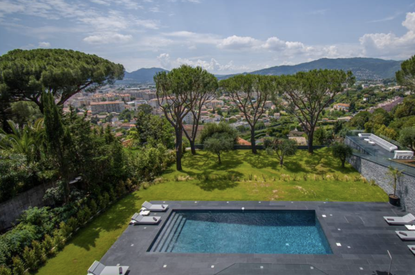 villa in Cannes : Rent this brand new renovated villa up to the hill in La Croix des Gardes - Photo 12