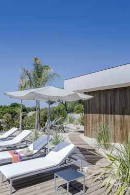 villa in  : Rent this contemporary villa with direct access to the beach, pétanque court, helipad. - Photo 5