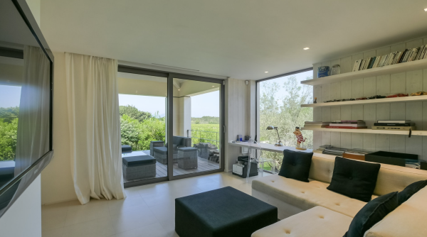 villa in St Tropez : Rent this contemporary villa located just a few minutes from the famous beach 'les Salins' which can accommodate up to 10 guests. - Photo 9