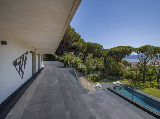villa in Cannes : Rent this brand new renovated villa up to the hill in La Croix des Gardes - Photo 11