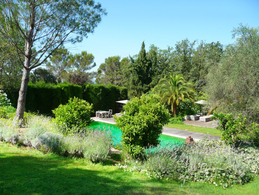 villa in Mougins : Rent this lovely Bastide in Mougins with 6 bedrooms and a tennis court. - Photo 10