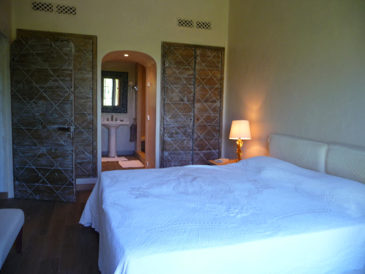 villa in Mougins : Rent this lovely Bastide in Mougins with 6 bedrooms and a tennis court. - Photo 35
