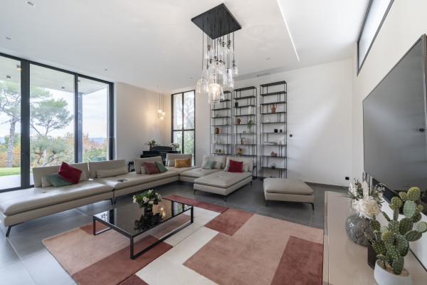 villa in Mougins : Rent this brand new villa located up to the hill in Mouans Sartoux with 5 bedrooms. - Photo 3