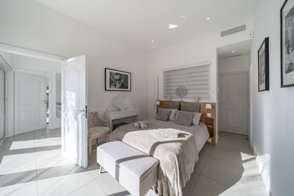 villa in Cannes : Rent this 6 bedroom villa with a gorgeous sea view. - Photo 15