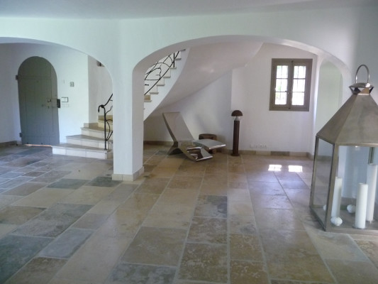 villa in Mougins : Rent this lovely Bastide in Mougins with 6 bedrooms and a tennis court. - Photo 22