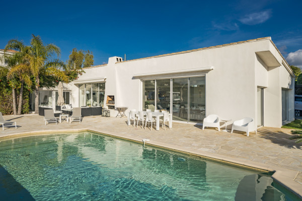 villa in Cannes : Rent this 6 bedroom villa with a gorgeous sea view. - Photo 23