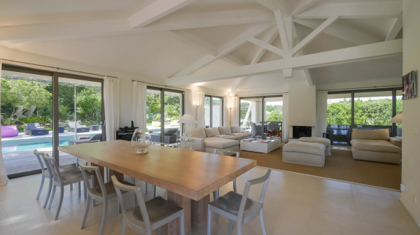 villa in St Tropez : Rent this contemporary villa located just a few minutes from the famous beach 'les Salins' which can accommodate up to 10 guests. - Photo 4