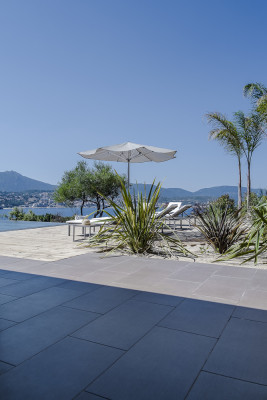 villa in  : Rent this contemporary villa with direct access to the beach, pétanque court, helipad. - Photo 1