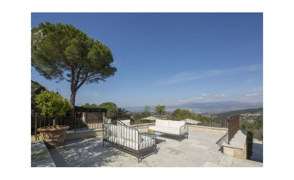 villa in Mougins : Rent wonderful 5 bedroom villa walking distance to Mougins Village - Photo 11