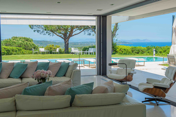 villa in St Tropez : Rent wonderful contemporary villa with sea view in Ramatuelle - Photo 5
