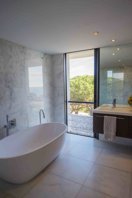 villa in St Tropez : Rent wonderful contemporary villa with sea view in Ramatuelle - Photo 15