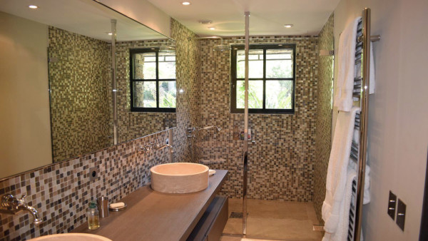 villa in St Tropez : Rent this beautiful newly renovated 7-bedrooms villa located in St Tropez - Photo 25
