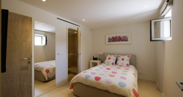 villa in St Tropez : Rent this contemporary villa located just a few minutes from the famous beach 'les Salins' which can accommodate up to 10 guests. - Photo 19