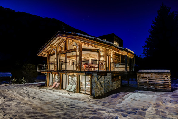villa in Chamonix : Rent superb 5-bedroom chalet in Chamonix with indoor swimming pool - Photo 0