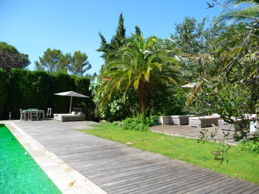 villa in Mougins : Rent this lovely Bastide in Mougins with 6 bedrooms and a tennis court. - Photo 11